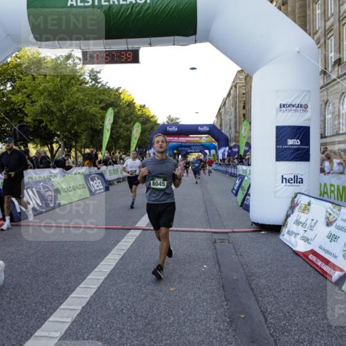 01.09.2024 - BARMER Alsterlauf Kathrin Stürmer Photography http://msf.ph/oto/6970030 01.09.2024 09:57:37 Ziel 2345, 2465, 2680, 3205, 3227, 3414, 3624, 3626, 4076, 4139, 4345, 4379, 4490, 4513, 4981, 5163, 2678, 2925, 3111, 3214, 3743, 3783, 4150, 4440, 4510, 4998, 5222, 5292, 8045, 8060, 8067, 8137, 8303 meine-sportfotos.de