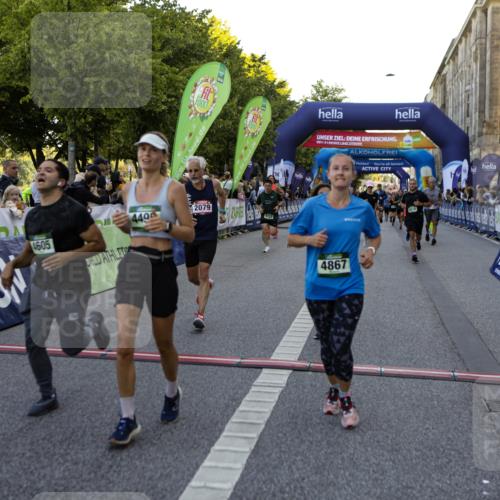 01.09.2024 - BARMER Alsterlauf Kathrin Stürmer Photography http://msf.ph/oto/6970243 01.09.2024 09:59:37 Ziel 2057, 2159, 2417, 2503, 2766, 2877, 2908, 2909, 3311, 3315, 3586, 3815, 4557, 4737, 4904, 4984, 5135, 8222, 8352, 8371, 2079, 2223, 2323, 2719, 2771, 3010, 3185, 3603, 3718, 3737, 3758, 4005, 4482, 4495, 4575, 4605, 4708, 4727, 4867, 4980, 5016, 5231, 5266, 8141, 8345 meine-sportfotos.de