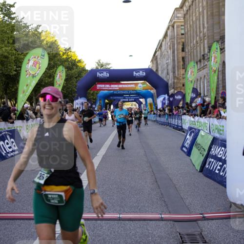 01.09.2024 - BARMER Alsterlauf Kathrin Stürmer Photography http://msf.ph/oto/6970380 01.09.2024 10:01:04 Ziel 2245, 2282, 2942, 3470, 3504, 3587, 3883, 4032, 4142, 4301, 5147, 5310, 8190, 2366, 2605, 2901, 2911, 3272, 3312, 3661, 3854, 3956, 4395, 4612, 4715, 4788, 5023, 8195 meine-sportfotos.de
