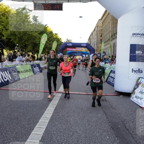 01.09.2024 - BARMER Alsterlauf Kathrin Stürmer Photography http://msf.ph/oto/6970790 01.09.2024 10:05:12 Ziel 2109, 2115, 2121, 2199, 2576, 2792, 2889, 3549, 3826, 3910, 3911, 8351, 2096, 2385, 2478, 2733, 2845, 3172, 3237, 3257, 3384, 3492, 3721, 3740, 3785, 3786, 4030, 4042, 4094, 4219, 4313, 4390, 4421, 4530, 4616, 4660, 4940, 4950, 4965, 8042, 8225 meine-sportfotos.de
