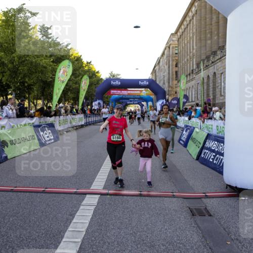 01.09.2024 - BARMER Alsterlauf Kathrin Stürmer Photography http://msf.ph/oto/6970926 01.09.2024 10:06:19 Ziel 1178, 2362, 2546, 2574, 2575, 2621, 2622, 2819, 2842, 2846, 3081, 3110, 3158, 3307, 3406, 3497, 3500, 3532, 3533, 3535, 3845, 3893, 3917, 4073, 4442, 4547, 4548, 4586, 4676, 5159, 5307, 2076, 2214, 2418, 2739, 2900, 3062, 3161, 3256, 3299, 3436, 3944, 4016, 4465, 4648, 4730, 5160, 5195, 8027, 8359 meine-sportfotos.de