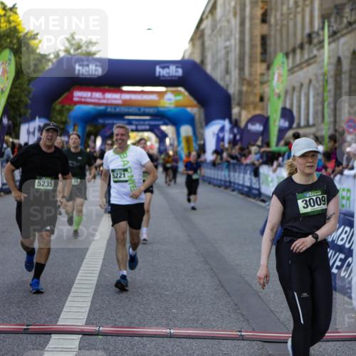 01.09.2024 - BARMER Alsterlauf Kathrin Stürmer Photography http://msf.ph/oto/6971213 01.09.2024 10:08:49 Ziel 2023, 2085, 2142, 2434, 2754, 3508, 3554, 3855, 4131, 4132, 4552, 4863, 4868, 4991, 8097, 2301, 2345, 2781, 2817, 2999, 3009, 3068, 3205, 3552, 4139, 4296, 4379, 4472, 4490, 4513, 4732, 5163, 5172, 5221, 5235 meine-sportfotos.de