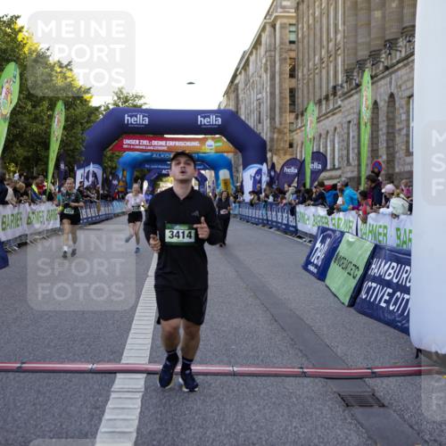 01.09.2024 - BARMER Alsterlauf Kathrin Stürmer Photography http://msf.ph/oto/6971230 01.09.2024 10:09:03 Ziel 2023, 2754, 2821, 5232, 8097, 2345, 2465, 2680, 3227, 3414, 3624, 3626, 4076, 4345, 4379, 4981 meine-sportfotos.de
