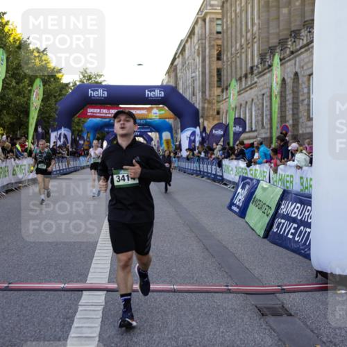 01.09.2024 - BARMER Alsterlauf Kathrin Stürmer Photography http://msf.ph/oto/6971231 01.09.2024 10:09:03 Ziel 2023, 2754, 2821, 5232, 8097, 2345, 2465, 2680, 3227, 3414, 3624, 3626, 4076, 4345, 4379, 4981 meine-sportfotos.de