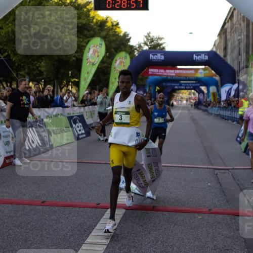 01.09.2024 - BARMER Alsterlauf Kathrin Stürmer Photography http://msf.ph/oto/6976995 01.09.2024 09:28:56 Ziel 3, 7 meine-sportfotos.de