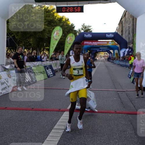 01.09.2024 - BARMER Alsterlauf Kathrin Stürmer Photography http://msf.ph/oto/6976997 01.09.2024 09:28:56 Ziel 3, 7 meine-sportfotos.de