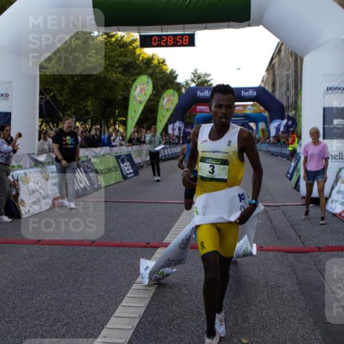 01.09.2024 - BARMER Alsterlauf Kathrin Stürmer Photography http://msf.ph/oto/6977000 01.09.2024 09:28:56 Ziel 3, 7 meine-sportfotos.de