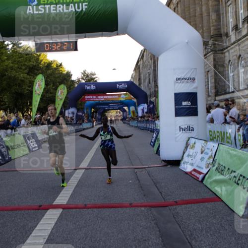 01.09.2024 - BARMER Alsterlauf Kathrin Stürmer Photography http://msf.ph/oto/6977004 01.09.2024 09:32:20 Ziel 15, 31, 4976 meine-sportfotos.de
