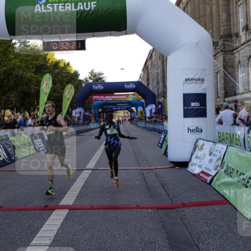 01.09.2024 - BARMER Alsterlauf Kathrin Stürmer Photography http://msf.ph/oto/6977005 01.09.2024 09:32:20 Ziel 15, 31, 4976 meine-sportfotos.de