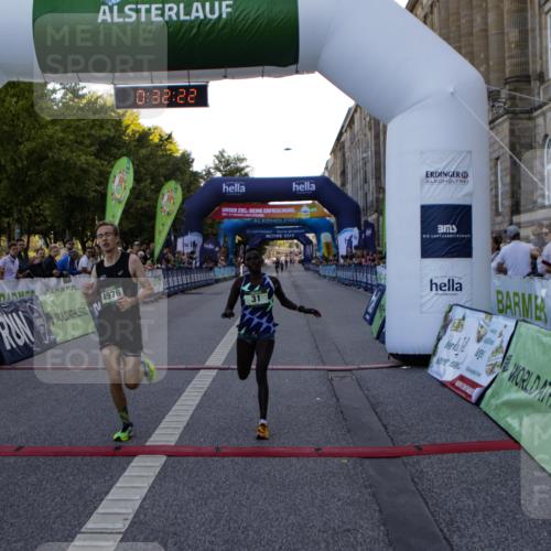 01.09.2024 - BARMER Alsterlauf Kathrin Stürmer Photography http://msf.ph/oto/6977006 01.09.2024 09:32:20 Ziel 15, 31, 4976 meine-sportfotos.de