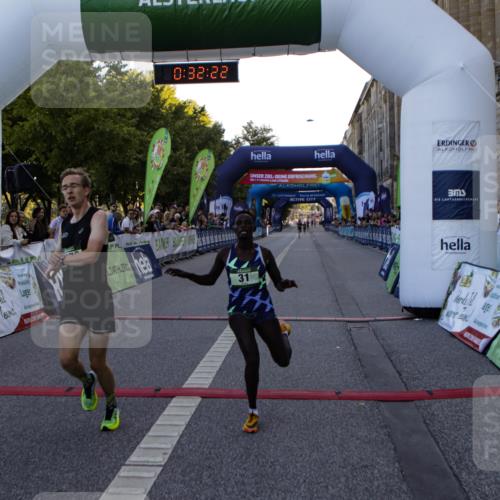 01.09.2024 - BARMER Alsterlauf Kathrin Stürmer Photography http://msf.ph/oto/6977009 01.09.2024 09:32:20 Ziel 15, 31, 4976 meine-sportfotos.de