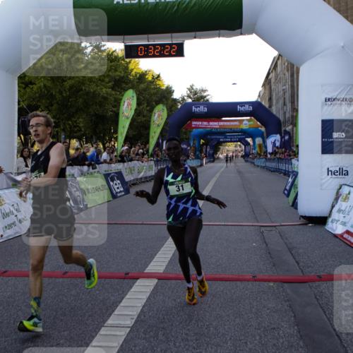 01.09.2024 - BARMER Alsterlauf Kathrin Stürmer Photography http://msf.ph/oto/6977010 01.09.2024 09:32:21 Ziel 15, 31, 4976 meine-sportfotos.de