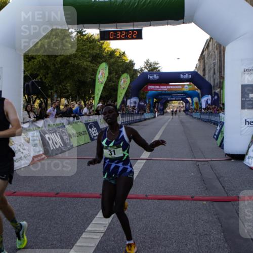01.09.2024 - BARMER Alsterlauf Kathrin Stürmer Photography http://msf.ph/oto/6977012 01.09.2024 09:32:21 Ziel 15, 31, 4976 meine-sportfotos.de