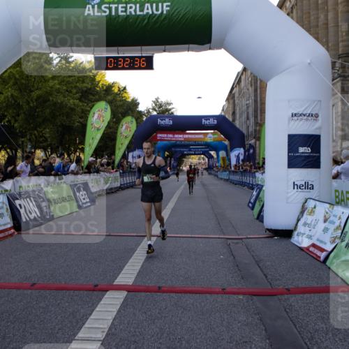 01.09.2024 - BARMER Alsterlauf Kathrin Stürmer Photography http://msf.ph/oto/6977016 01.09.2024 09:32:35 Ziel 9, 15, 17, 33, 5048 meine-sportfotos.de