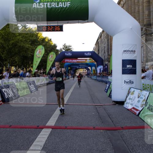 01.09.2024 - BARMER Alsterlauf Kathrin Stürmer Photography http://msf.ph/oto/6977018 01.09.2024 09:32:35 Ziel 9, 15, 17, 33, 5048 meine-sportfotos.de