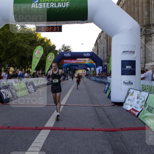 01.09.2024 - BARMER Alsterlauf Kathrin Stürmer Photography http://msf.ph/oto/6977019 01.09.2024 09:32:35 Ziel 9, 15, 17, 33, 5048 meine-sportfotos.de