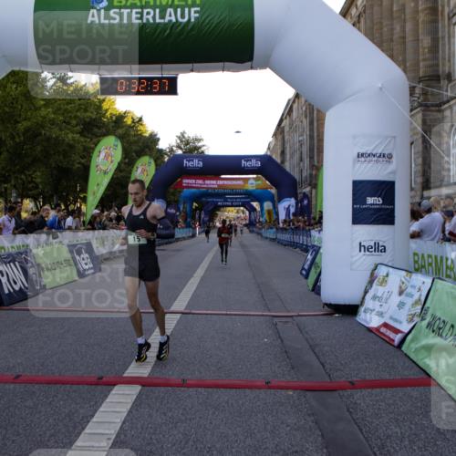 01.09.2024 - BARMER Alsterlauf Kathrin Stürmer Photography http://msf.ph/oto/6977021 01.09.2024 09:32:35 Ziel 9, 15, 17, 33, 5048 meine-sportfotos.de