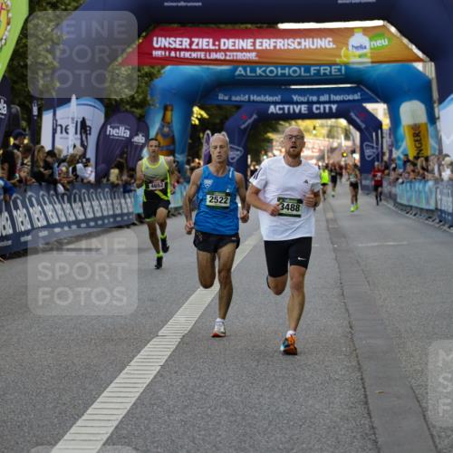 01.09.2024 - BARMER Alsterlauf Kathrin Stürmer Photography http://msf.ph/oto/6977152 01.09.2024 09:39:20 Ziel 2522, 3488, 3921, 3973, 4580, 4652 meine-sportfotos.de