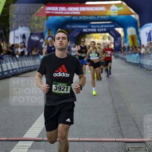 01.09.2024 - BARMER Alsterlauf Kathrin Stürmer Photography http://msf.ph/oto/6977174 01.09.2024 09:39:32 Ziel 1101, 2151, 2262, 3827, 3921, 3973, 4283, 4388, 4574, 4580, 4837, 5045, 8196, 8385 meine-sportfotos.de