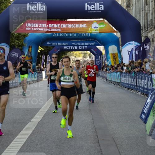 01.09.2024 - BARMER Alsterlauf Kathrin Stürmer Photography http://msf.ph/oto/6977175 01.09.2024 09:39:33 Ziel 1101, 2151, 2262, 3827, 3921, 4283, 4388, 4574, 4837, 5045, 8196, 8385 meine-sportfotos.de
