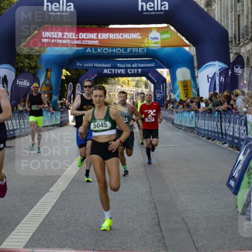 01.09.2024 - BARMER Alsterlauf Kathrin Stürmer Photography http://msf.ph/oto/6977177 01.09.2024 09:39:33 Ziel 1101, 2151, 2262, 3827, 3921, 4283, 4388, 4574, 4837, 5045, 8196, 8385 meine-sportfotos.de