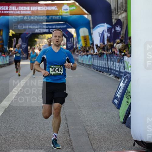 01.09.2024 - BARMER Alsterlauf Kathrin Stürmer Photography http://msf.ph/oto/6977237 01.09.2024 09:40:30 Ziel 3042, 4275, 4787, 4860, 4978 meine-sportfotos.de
