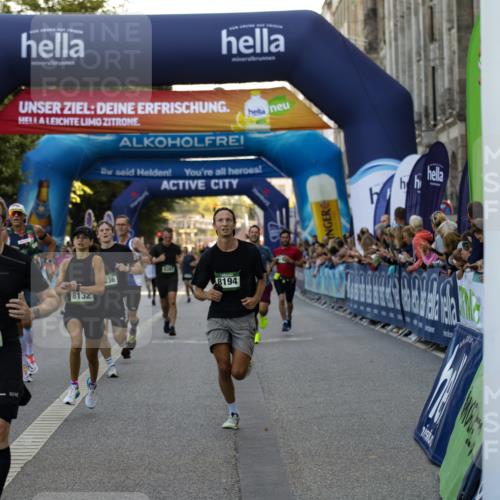 01.09.2024 - BARMER Alsterlauf Kathrin Stürmer Photography http://msf.ph/oto/6977380 01.09.2024 09:43:09 Ziel 1109, 3114, 3305, 4049, 4167, 4290, 4538, 5252, 5287, 8132, 8194, 8236, 8387 meine-sportfotos.de