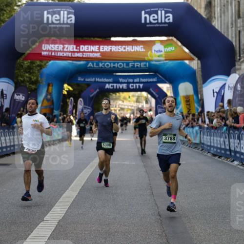 01.09.2024 - BARMER Alsterlauf Kathrin Stürmer Photography http://msf.ph/oto/6977396 01.09.2024 09:43:21 Ziel 1109, 2850, 3788, 4435, 4549, 4600, 5252, 5308 meine-sportfotos.de