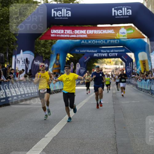 01.09.2024 - BARMER Alsterlauf Kathrin Stürmer Photography http://msf.ph/oto/6977445 01.09.2024 09:44:02 Ziel 2272, 2457, 2502, 2659, 2724, 3016, 3763, 3865, 4664, 4777, 4840, 8061, 8288 meine-sportfotos.de