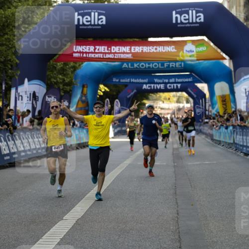 01.09.2024 - BARMER Alsterlauf Kathrin Stürmer Photography http://msf.ph/oto/6977447 01.09.2024 09:44:02 Ziel 2272, 2457, 2502, 2659, 2724, 3016, 3763, 3865, 4664, 4777, 4840, 8061, 8288 meine-sportfotos.de