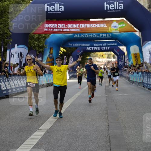 01.09.2024 - BARMER Alsterlauf Kathrin Stürmer Photography http://msf.ph/oto/6977448 01.09.2024 09:44:02 Ziel 2272, 2457, 2502, 2659, 2724, 3016, 3763, 3865, 4664, 4777, 4840, 8061, 8288 meine-sportfotos.de