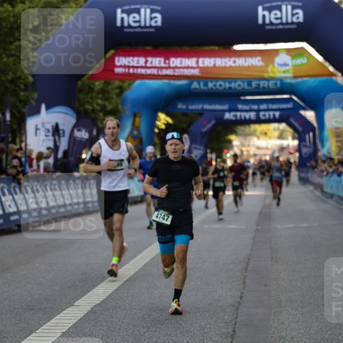 01.09.2024 - BARMER Alsterlauf Kathrin Stürmer Photography http://msf.ph/oto/6977495 01.09.2024 09:44:46 Ziel 2021, 2407, 3806, 3814, 3899, 4040, 4377, 4747, 4772, 4987, 8280 meine-sportfotos.de