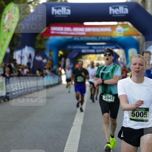 01.09.2024 - BARMER Alsterlauf Kathrin Stürmer Photography http://msf.ph/oto/6977546 01.09.2024 09:46:08 Ziel 2043, 2495, 2528, 2861, 2926, 3225, 3941, 4326, 4400, 4776, 4796, 4839, 5005, 5024, 5203 meine-sportfotos.de