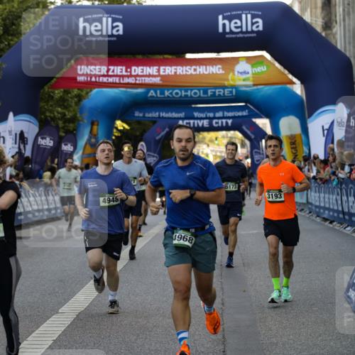 01.09.2024 - BARMER Alsterlauf Kathrin Stürmer Photography http://msf.ph/oto/6977581 01.09.2024 09:46:26 Ziel 2279, 2469, 2756, 2810, 3150, 3193, 3411, 3576, 3715, 4118, 4323, 4671, 4811, 4948, 4968, 5080, 5173, 8091, 8168, 8372, 8384 meine-sportfotos.de
