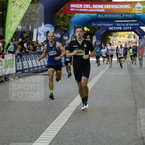 01.09.2024 - BARMER Alsterlauf Kathrin Stürmer Photography http://msf.ph/oto/6977673 01.09.2024 09:47:57 Ziel 2822, 3289, 4064, 4198, 4249, 4256, 4412, 4419, 4614, 5004, 5043, 5136, 8118, 8241, 8383 meine-sportfotos.de