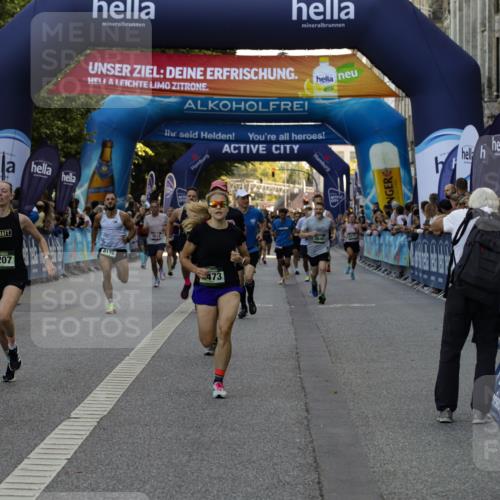 01.09.2024 - BARMER Alsterlauf Kathrin Stürmer Photography http://msf.ph/oto/6977696 01.09.2024 09:48:58 Ziel 2207, 2504, 2613, 3446, 3473, 3560, 3629, 3640, 3810, 4119, 4595, 4848, 4861, 5015, 5168, 8169, 8176, 8205, 8228 meine-sportfotos.de
