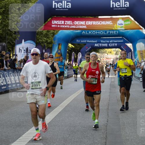 01.09.2024 - BARMER Alsterlauf Kathrin Stürmer Photography http://msf.ph/oto/6977726 01.09.2024 09:50:12 Ziel 2364, 2602, 2700, 2991, 3031, 3647, 4059, 4371, 4380, 4546, 4565, 4589, 4862, 5012, 5070, 5133, 5228, 5291, 8154, 8207, 8265 meine-sportfotos.de