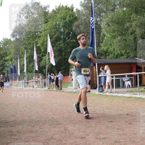 08.09.2024 - Airport Race Strokosch-Dieckow http://msf.ph/oto/6986849 08.09.2024 12:29:42 Ziel 419, 558, 697, 843, 954, 1038 meine-sportfotos.de
