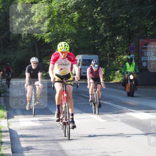 08.09.2024 - Stadtparktriathlon Zöllner http://msf.ph/oto/6988262 08.09.2024 10:08:39 Radfahren 205, 225, 228, 229, 238, 255 meine-sportfotos.de