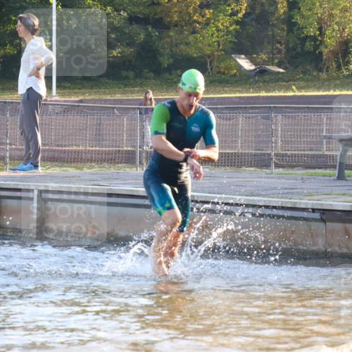 08.09.2024 - Stadtparktriathlon Luisa Fischer http://msf.ph/oto/6995623 08.09.2024 08:46:20 Schwimmen 1, 62, 71 meine-sportfotos.de