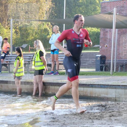 08.09.2024 - Stadtparktriathlon Luisa Fischer http://msf.ph/oto/6995892 08.09.2024 08:47:18 Schwimmen 39, 44, 55 meine-sportfotos.de