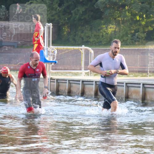 08.09.2024 - Stadtparktriathlon Luisa Fischer http://msf.ph/oto/6995939 08.09.2024 08:47:37 Schwimmen 18, 31 meine-sportfotos.de