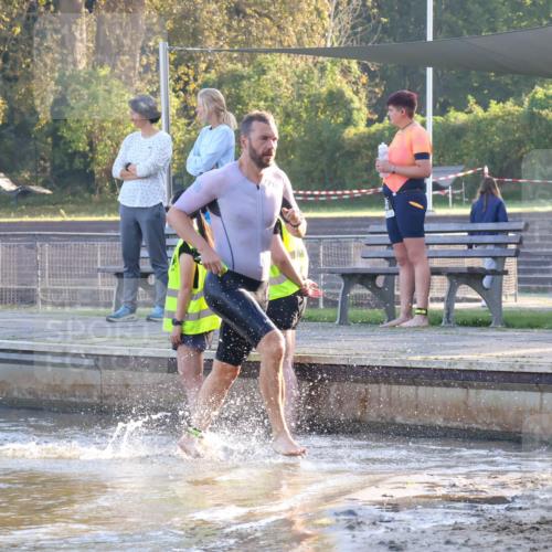 08.09.2024 - Stadtparktriathlon Luisa Fischer http://msf.ph/oto/6995957 08.09.2024 08:47:40 Schwimmen 18, 30, 31, 63 meine-sportfotos.de
