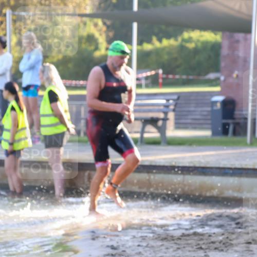 08.09.2024 - Stadtparktriathlon Luisa Fischer http://msf.ph/oto/6996373 08.09.2024 08:48:47 Schwimmen 16, 42, 65 meine-sportfotos.de