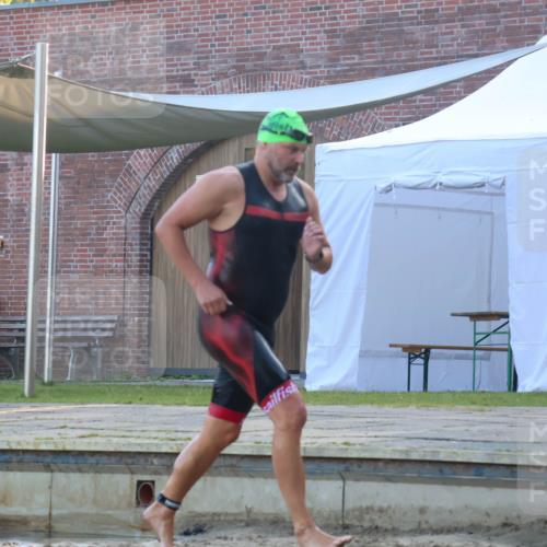 08.09.2024 - Stadtparktriathlon Luisa Fischer http://msf.ph/oto/6996381 08.09.2024 08:48:48 Schwimmen 16, 42 meine-sportfotos.de