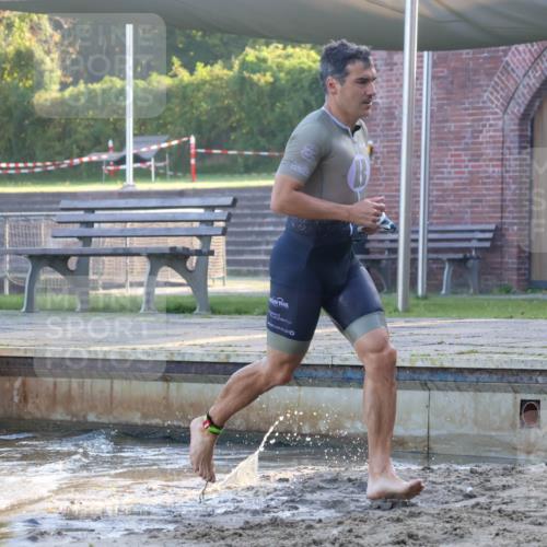 08.09.2024 - Stadtparktriathlon Luisa Fischer http://msf.ph/oto/6996402 08.09.2024 08:48:52 Schwimmen 16, 42 meine-sportfotos.de