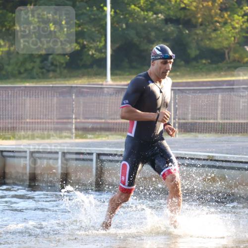 08.09.2024 - Stadtparktriathlon Luisa Fischer http://msf.ph/oto/6996430 08.09.2024 08:49:13 Schwimmen 88 meine-sportfotos.de