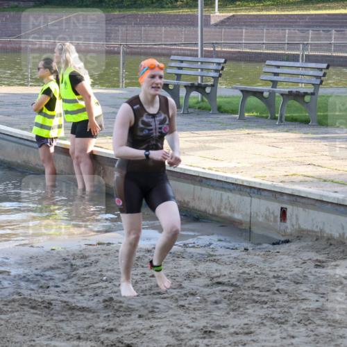 08.09.2024 - Stadtparktriathlon Luisa Fischer http://msf.ph/oto/6998899 08.09.2024 09:10:57 Schwimmen 141 meine-sportfotos.de