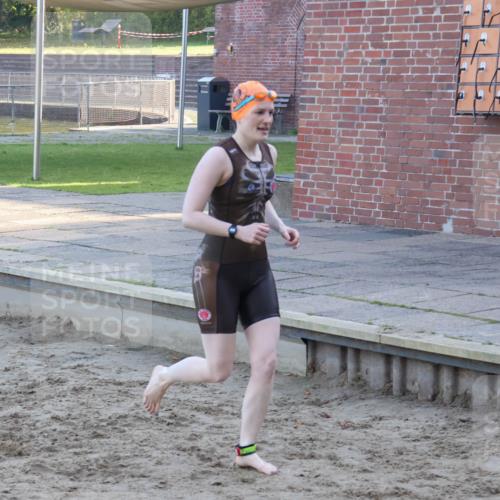 08.09.2024 - Stadtparktriathlon Luisa Fischer http://msf.ph/oto/6998911 08.09.2024 09:10:59 Schwimmen 141 meine-sportfotos.de