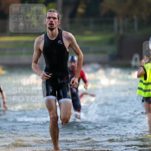08.09.2024 - Stadtparktriathlon Michael Strokosch http://msf.ph/oto/7014429 08.09.2024 08:46:01 Schwimmen 5, 32, 38, 51, 56 meine-sportfotos.de